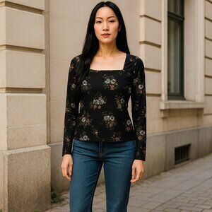 VIOLETS & ROSES Women Floral Blouse MEDIUM